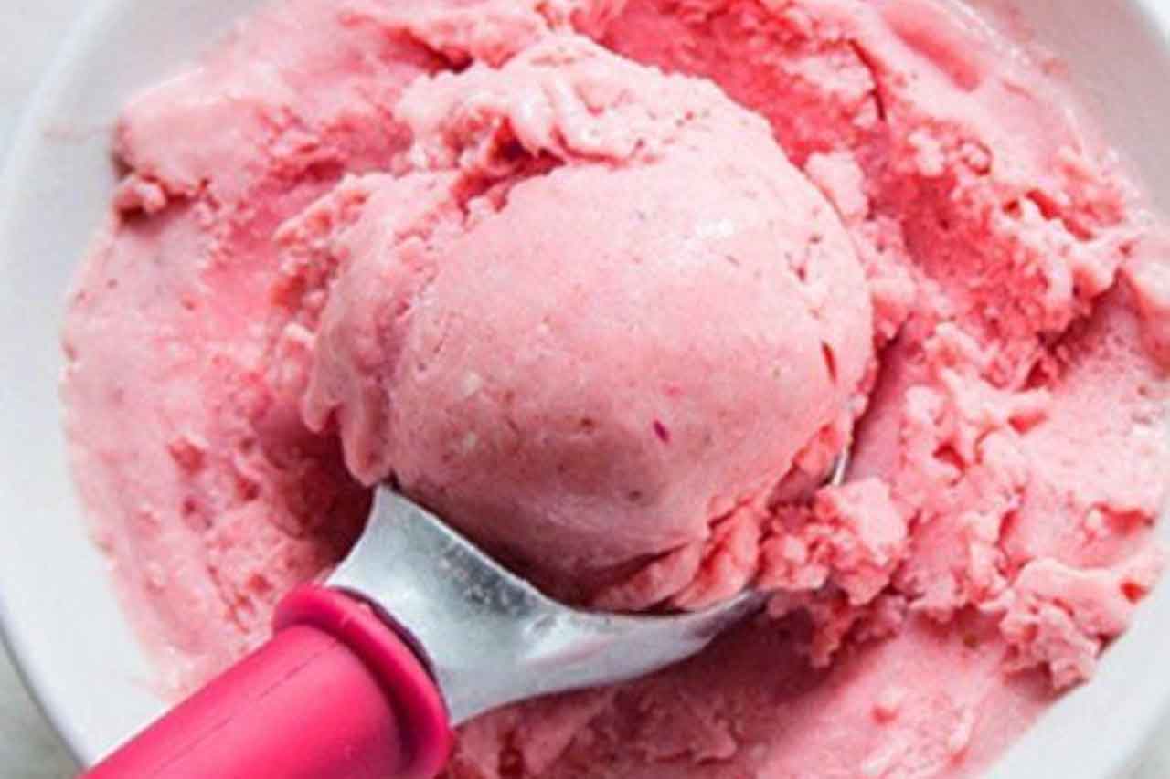 Sorvete de Frutas Vermelhas Caseiro